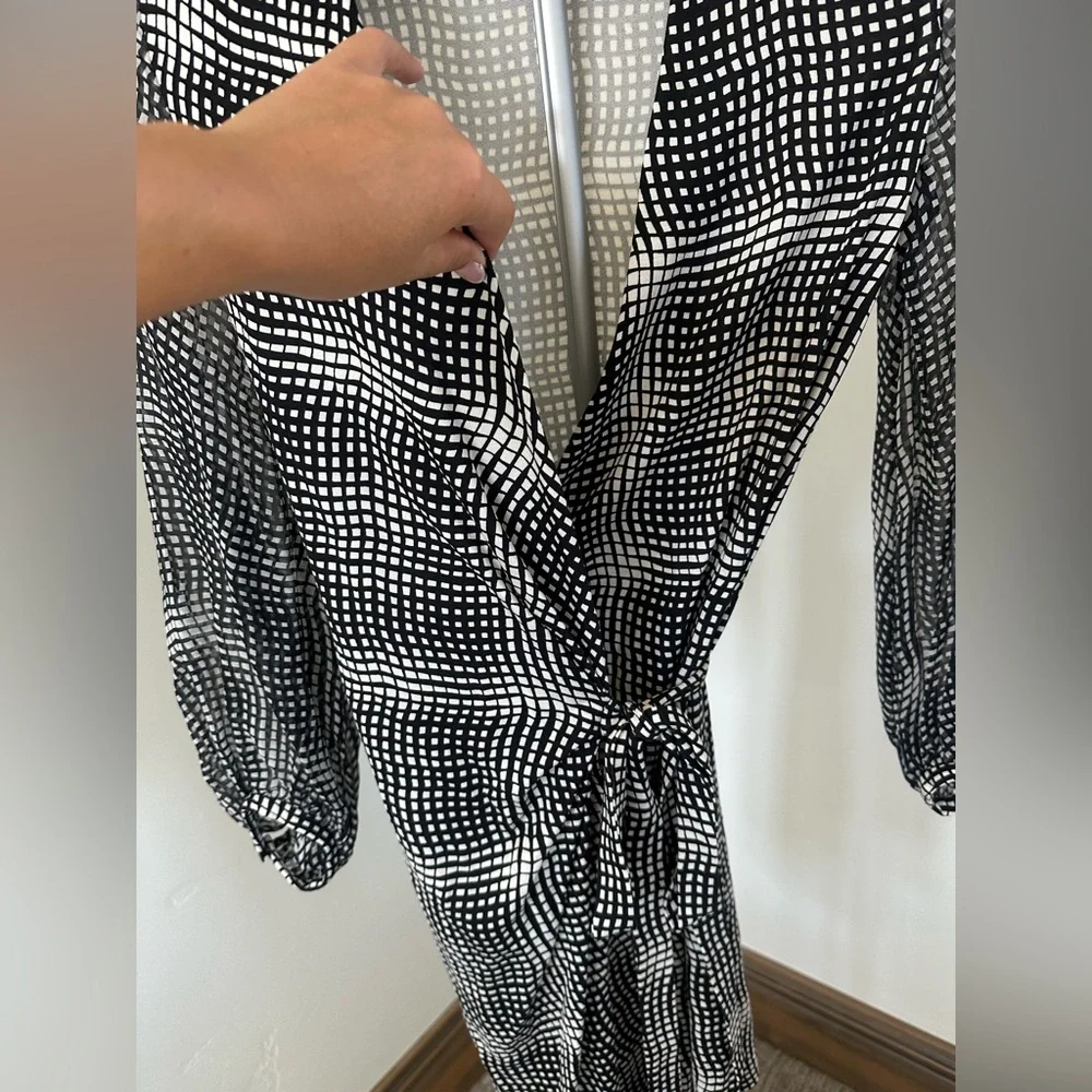 Diane Von Furstenberg Black and White Wrap Dress - Picture 7 of 8